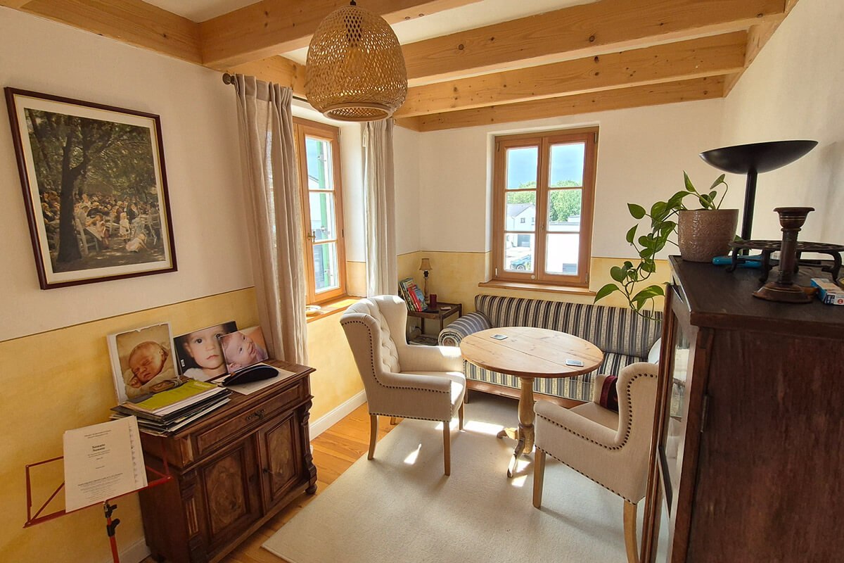 Bild von Wohnzimmer in einem Holz-Lehm-Haus